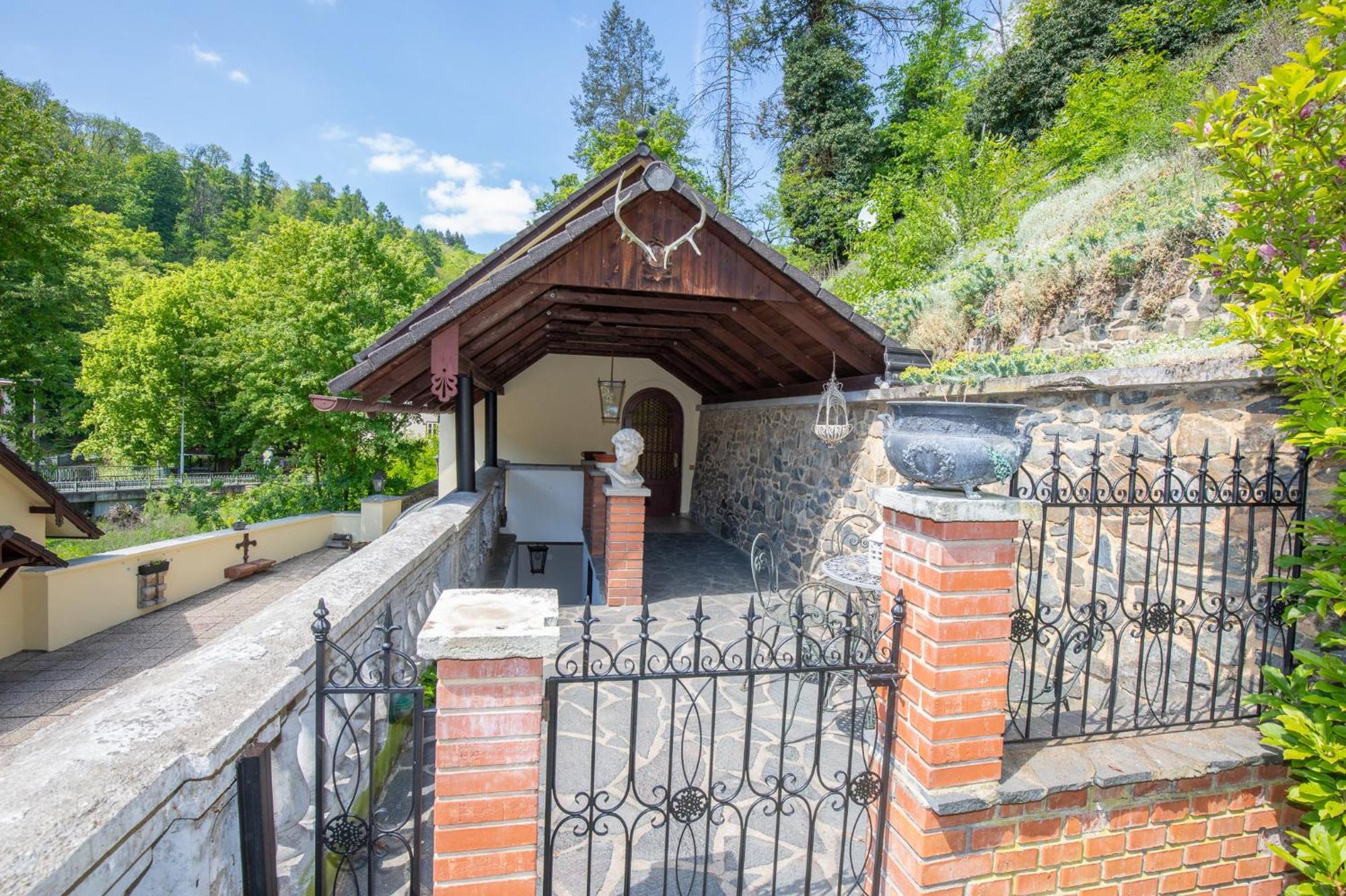Resort U Jelena Krivoklat Exterior photo