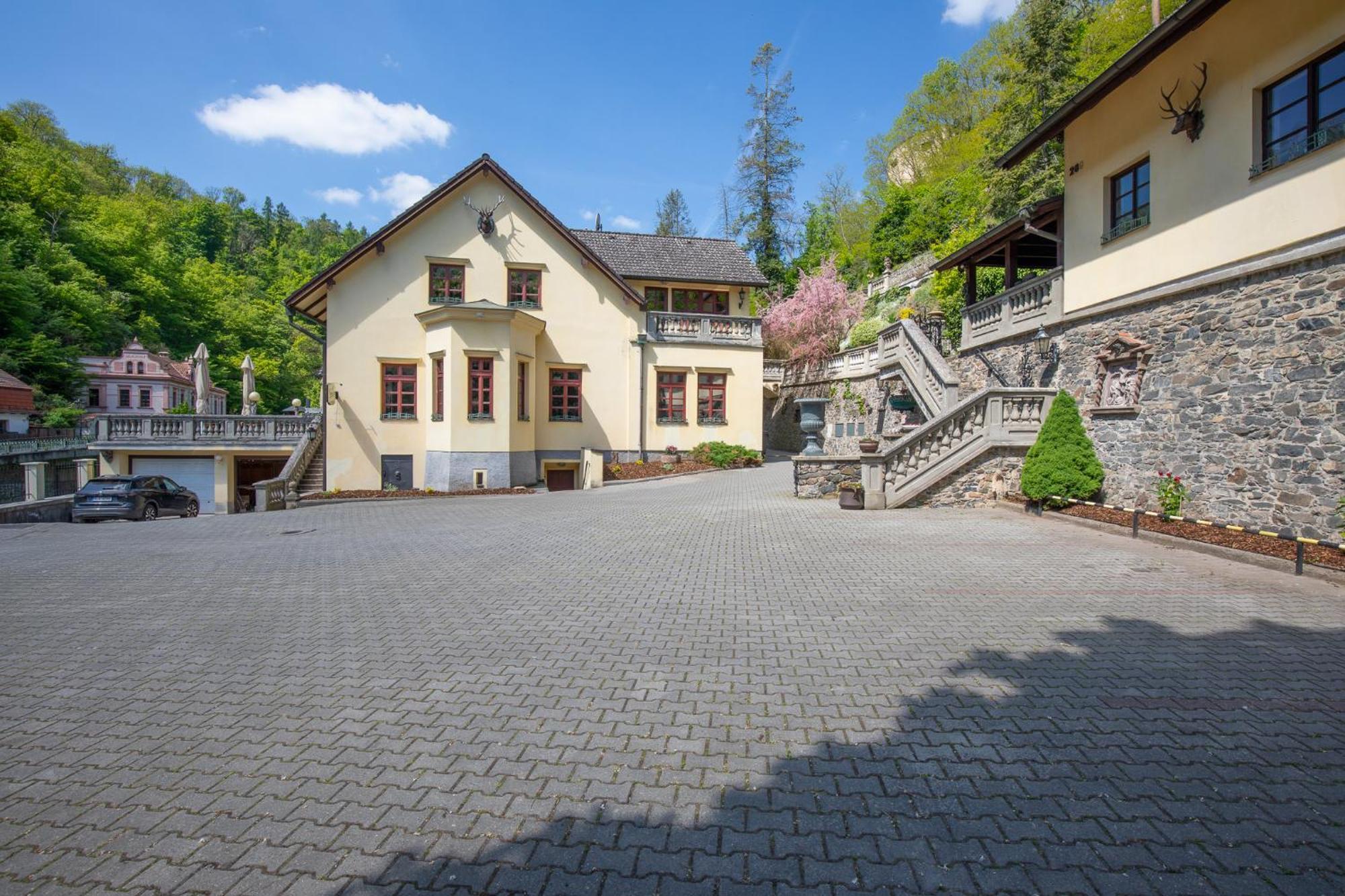 Resort U Jelena Krivoklat Exterior photo